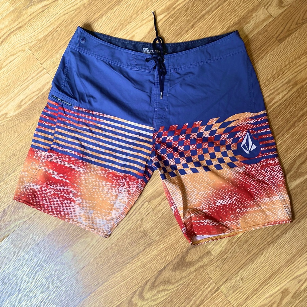 💎 Volcom Mens swim trunks, Board Shorts size 38 VGUC - Picture 2 of 9